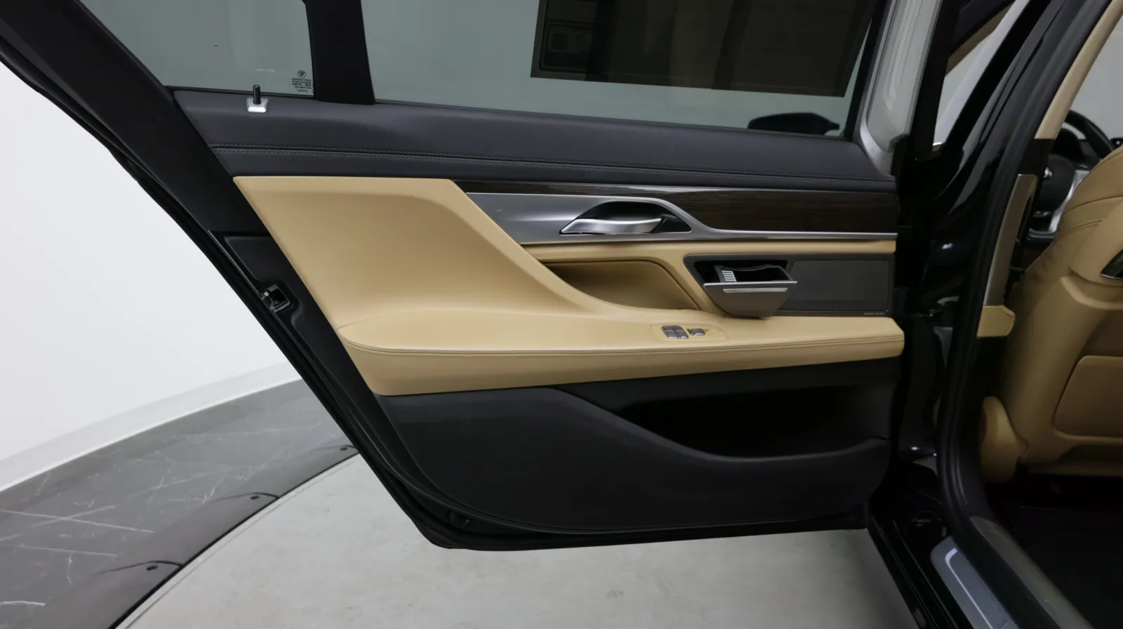BMW 7 Series photo 29