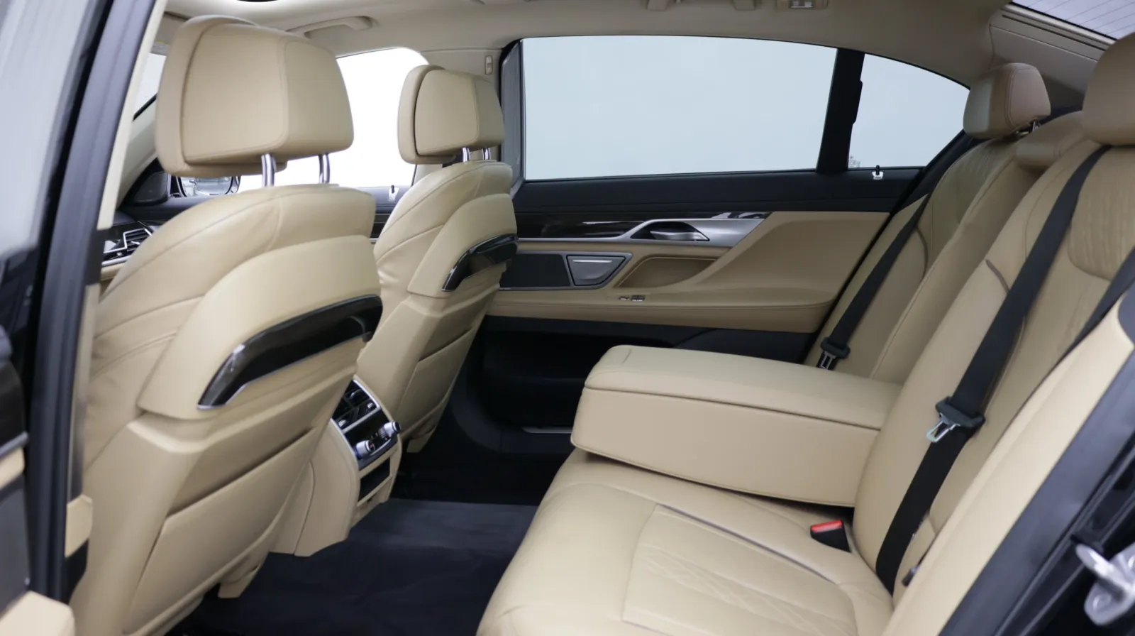 BMW 7 Series photo 28