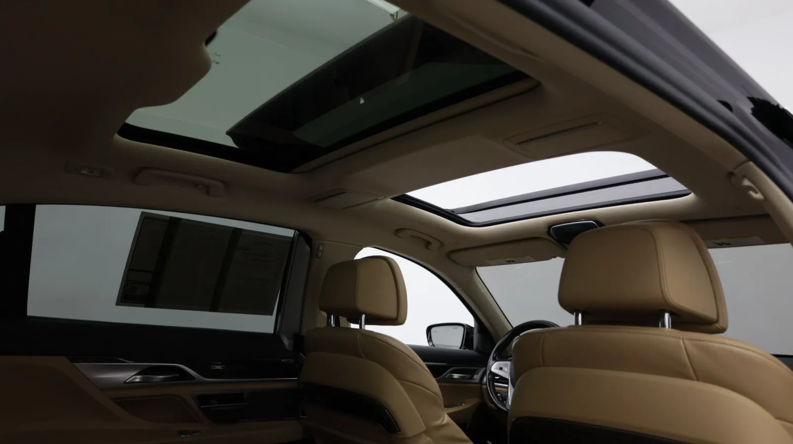 BMW 7 Series photo 39