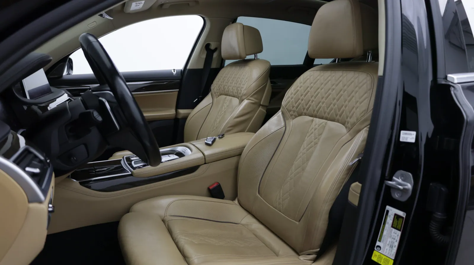 BMW 7 Series photo 16