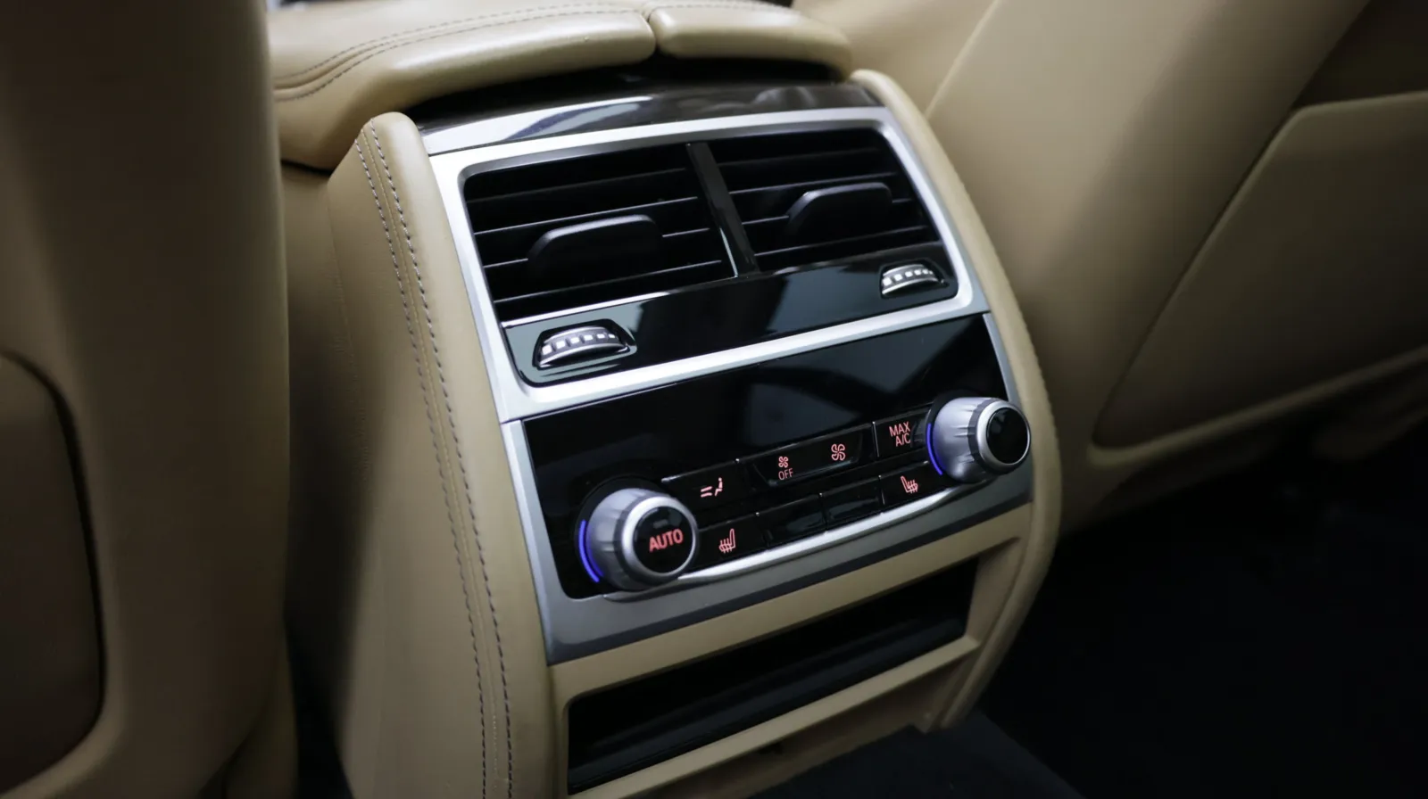 BMW 7 Series photo 34