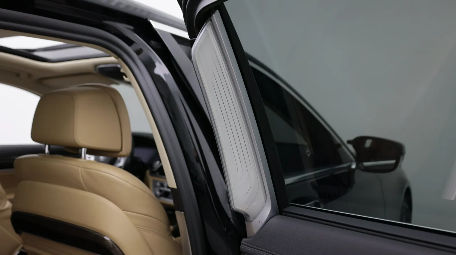 BMW 7 Series photo 38
