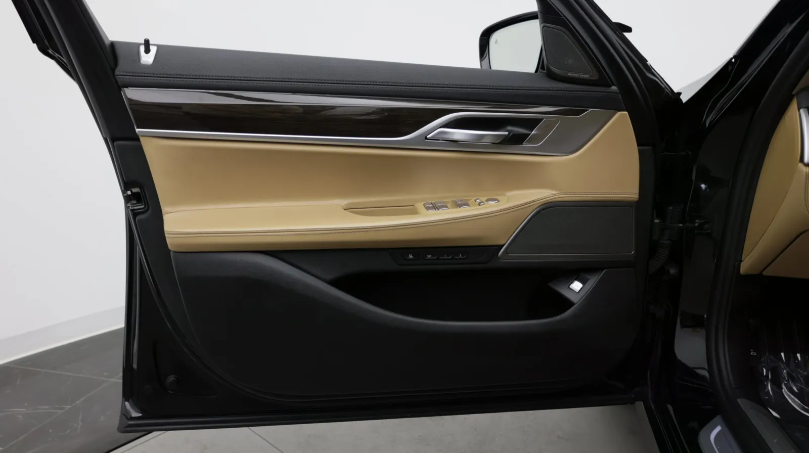 BMW 7 Series photo 11