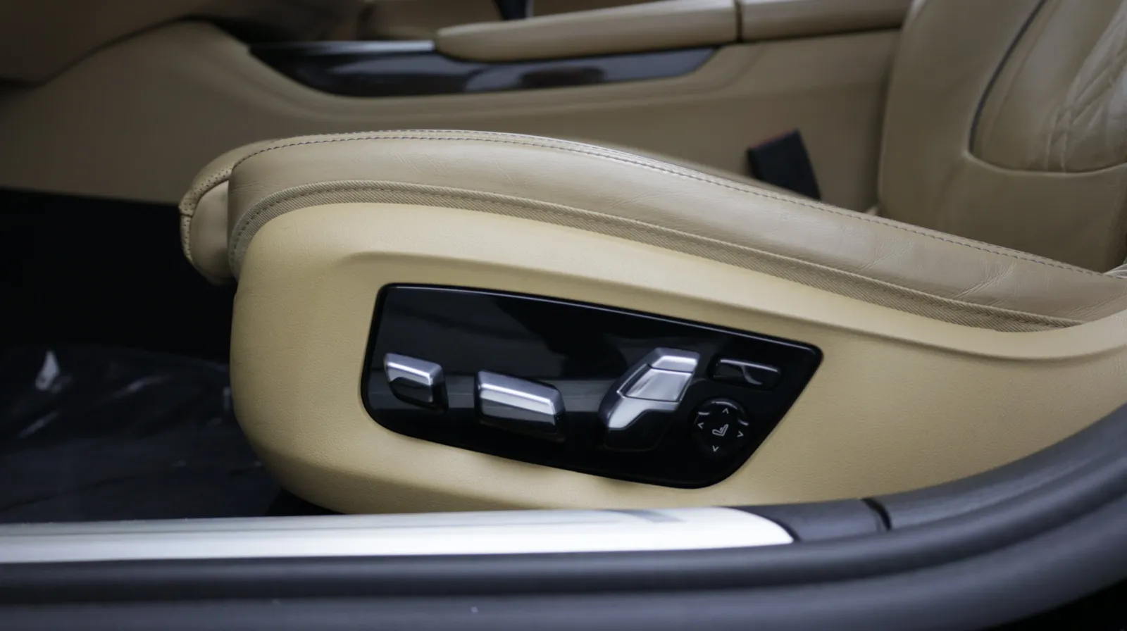 BMW 7 Series photo 15
