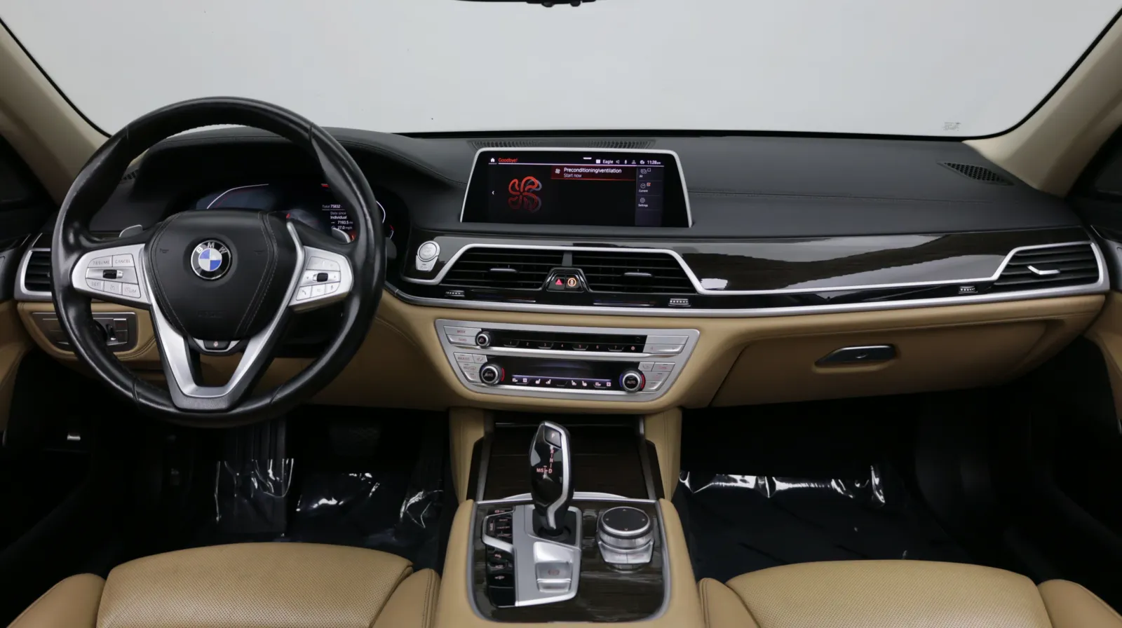 BMW 7 Series photo 32