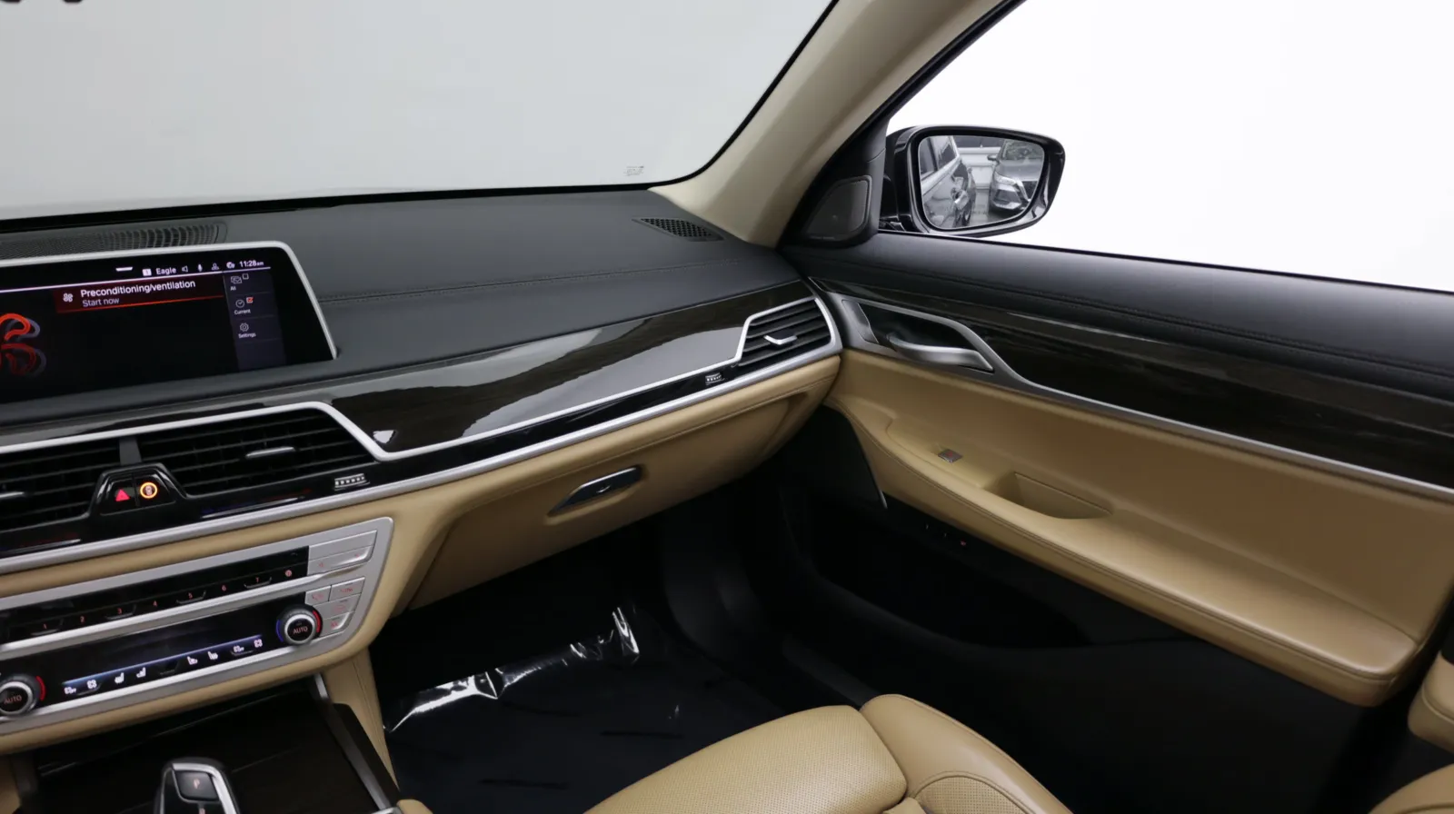 BMW 7 Series photo 33