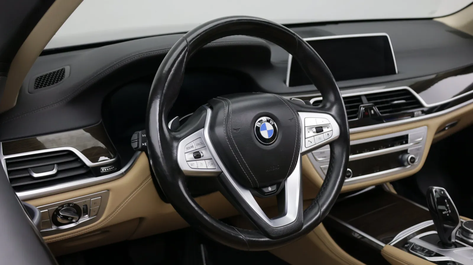 BMW 7 Series photo 10