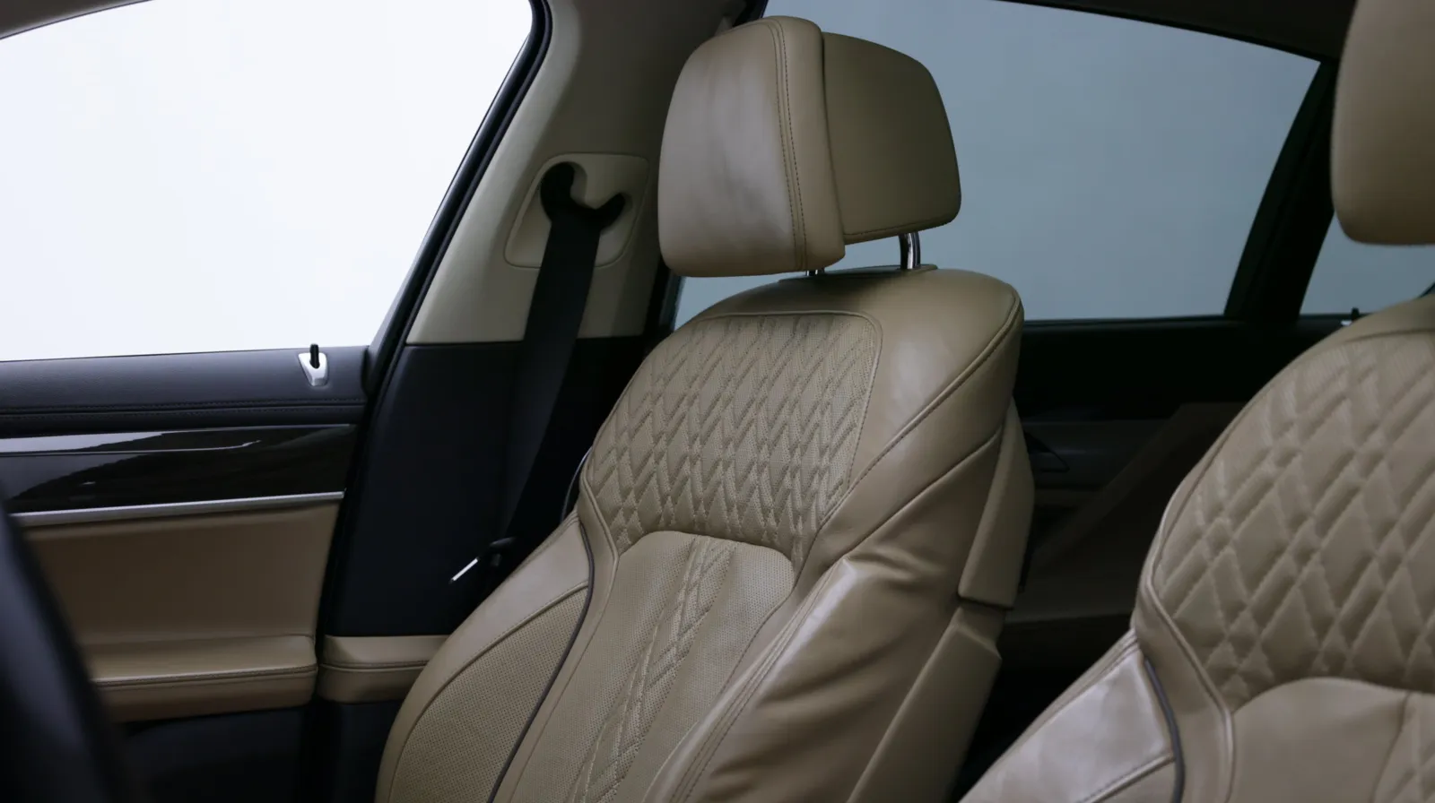 BMW 7 Series photo 17
