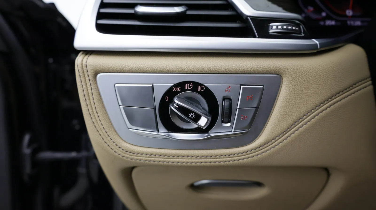 BMW 7 Series photo 18