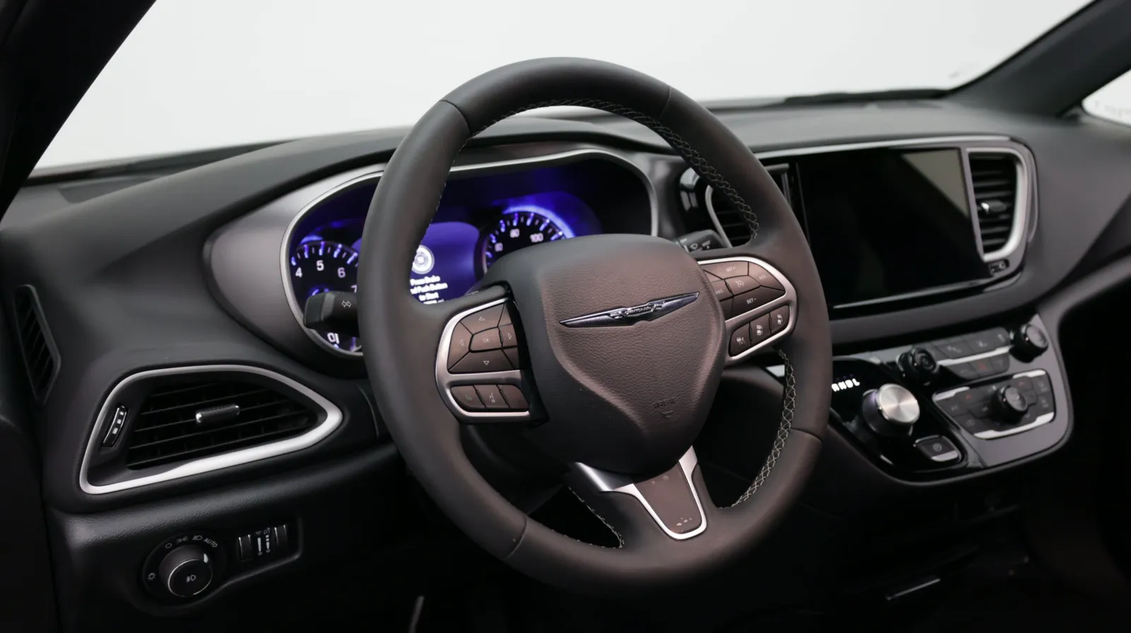 Chrysler Pacifica photo 9