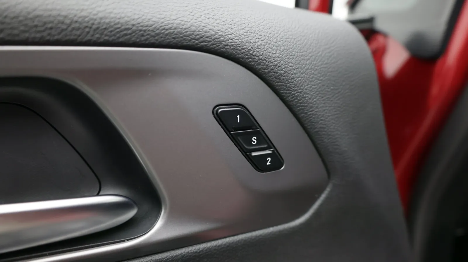 Chrysler Pacifica photo 14