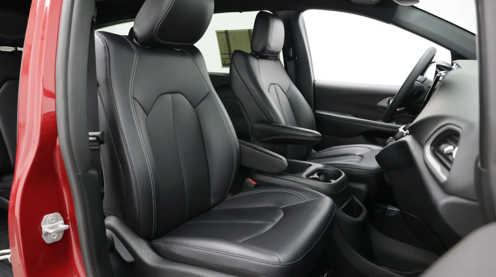Chrysler Pacifica photo 32