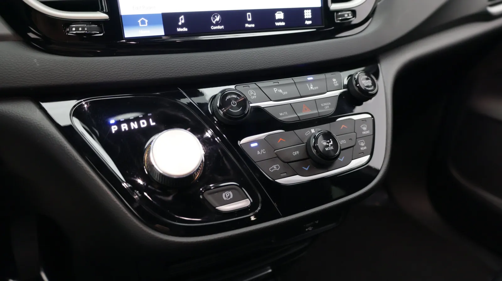 Chrysler Pacifica photo 18