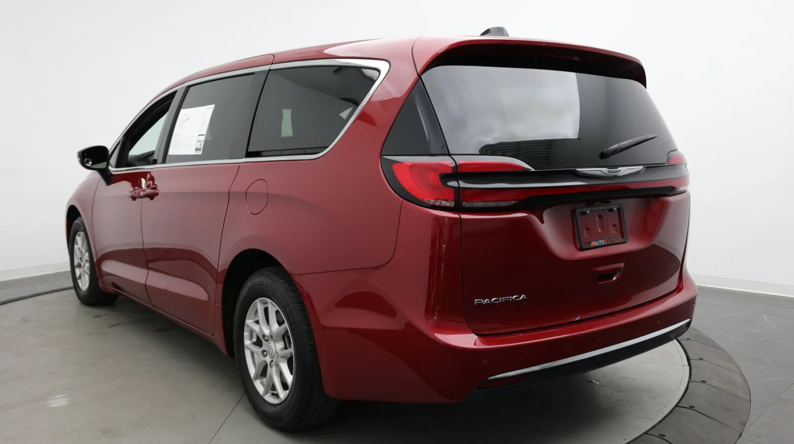 Chrysler Pacifica photo 8