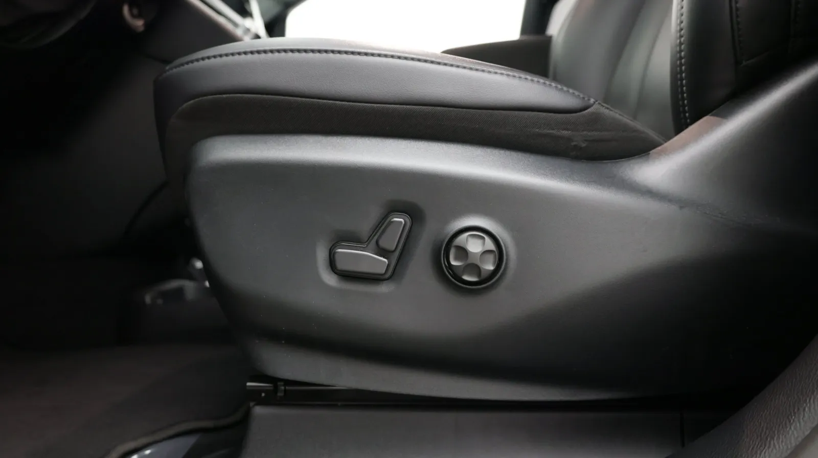 Chrysler Pacifica photo 15