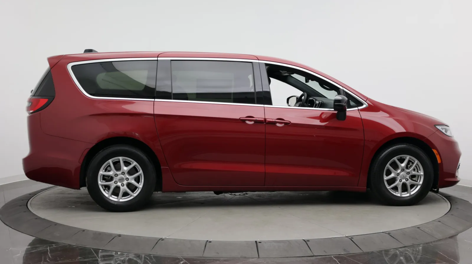 Chrysler Pacifica photo 7