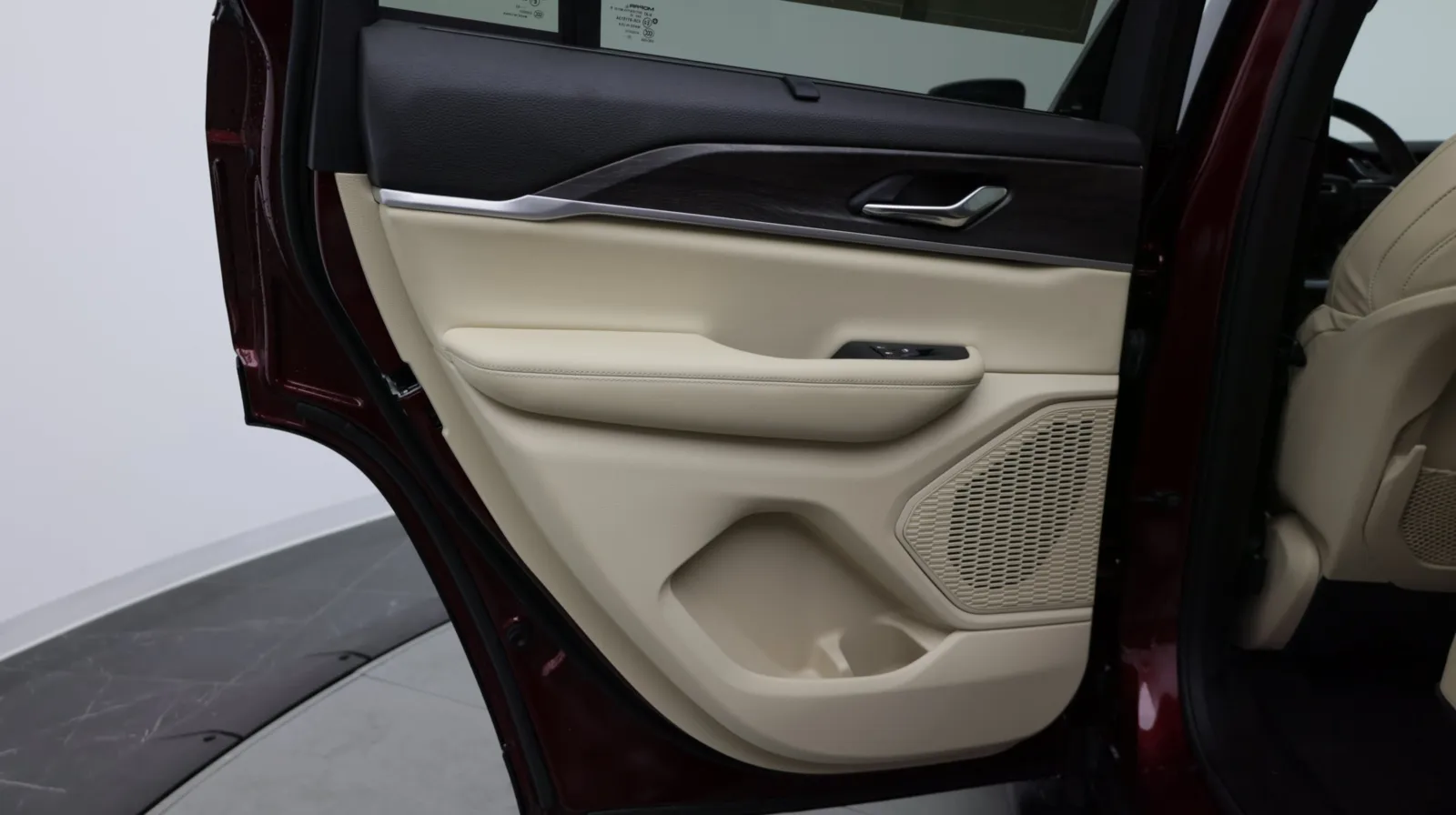 Jeep Grand Cherokee photo 26