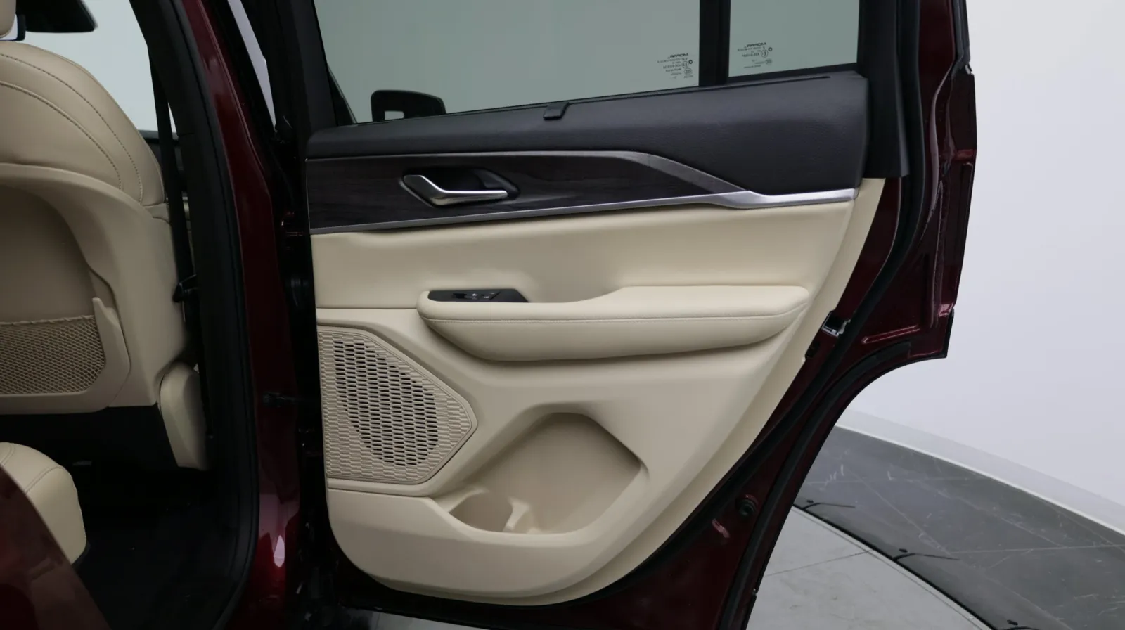 Jeep Grand Cherokee photo 34