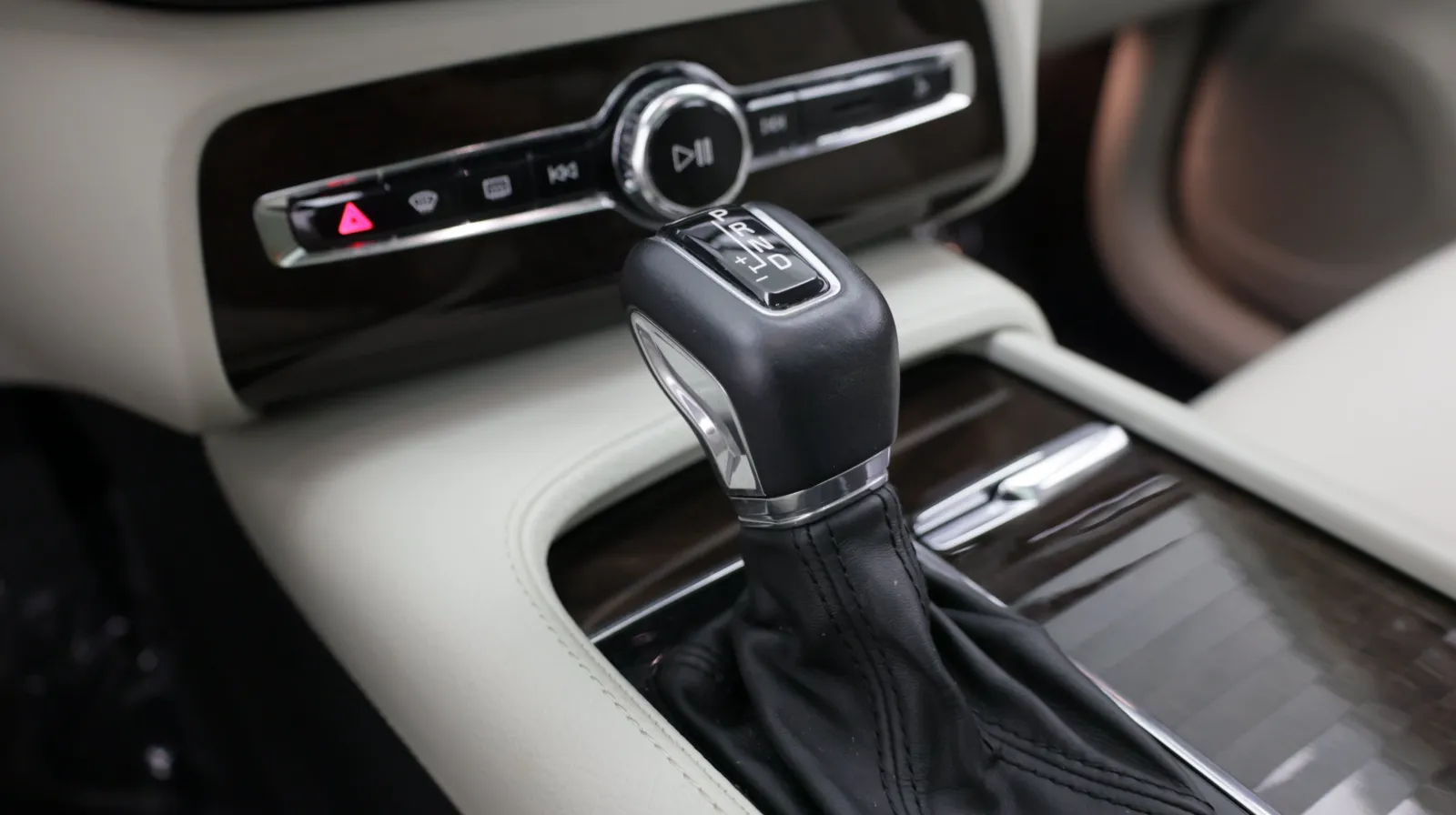 Volvo XC90 photo 15