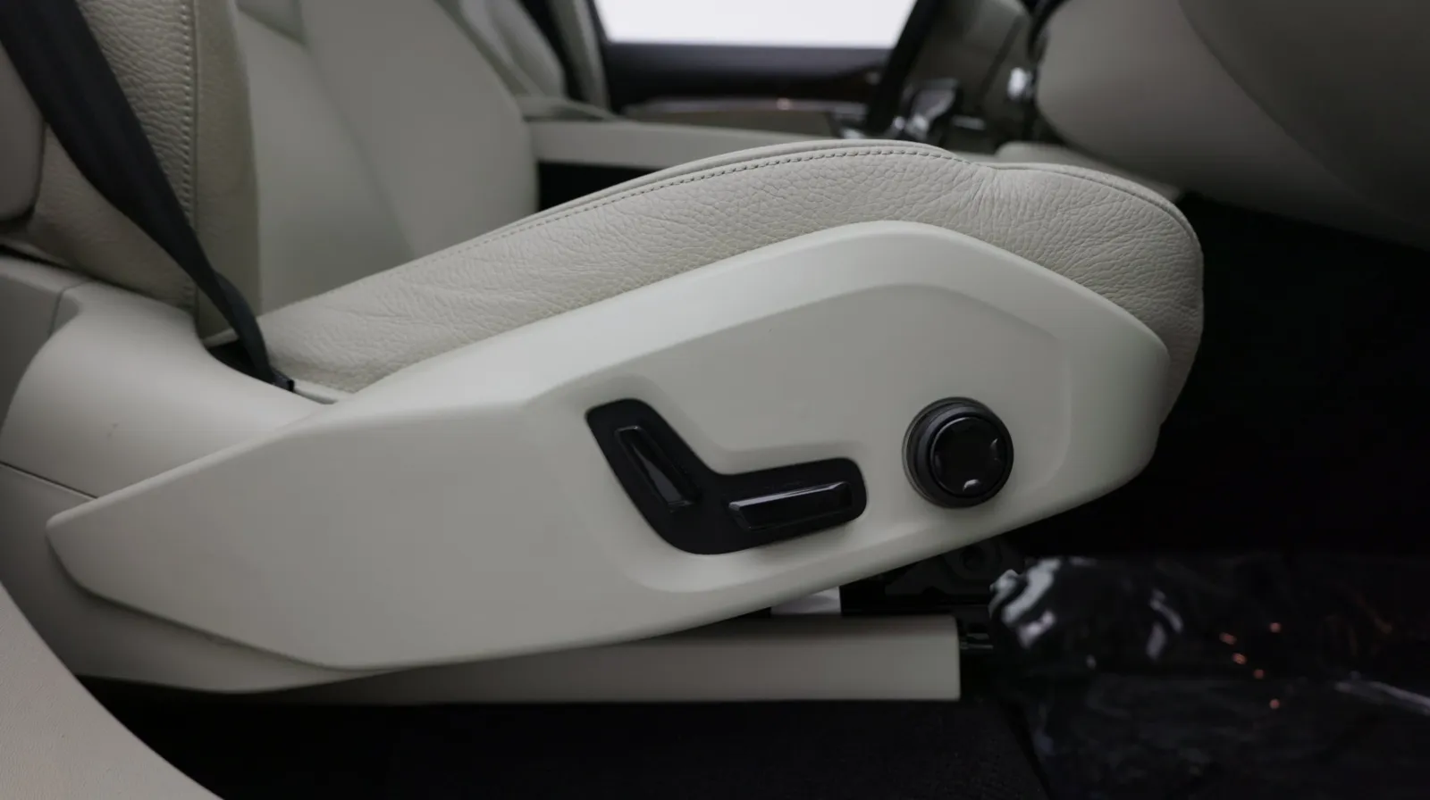Volvo XC90 photo 37