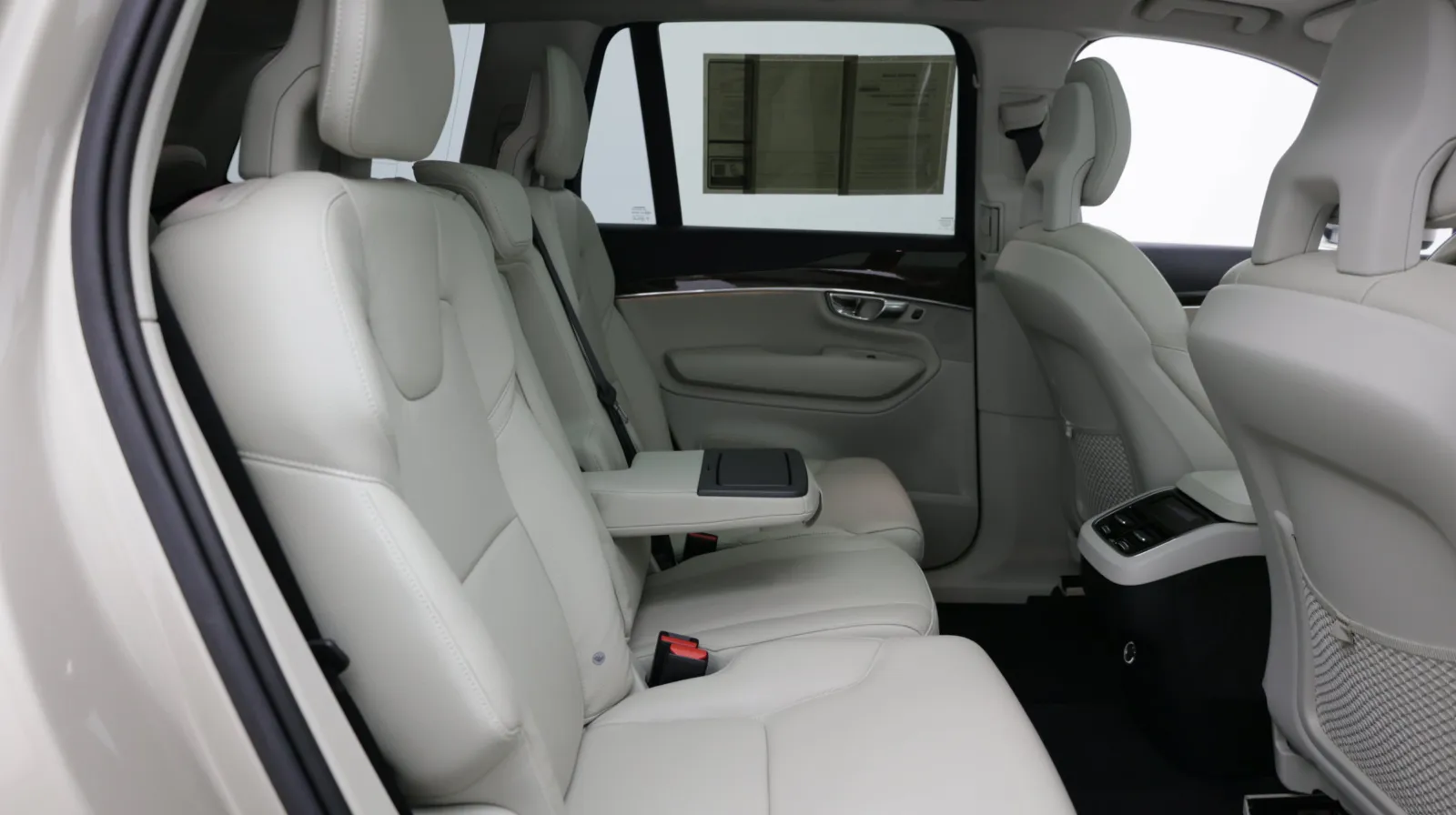 Volvo XC90 photo 34