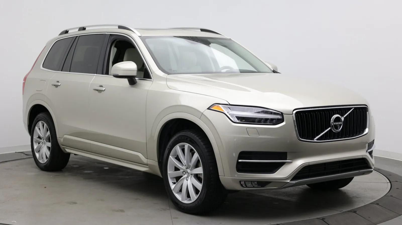 Volvo XC90 photo 3