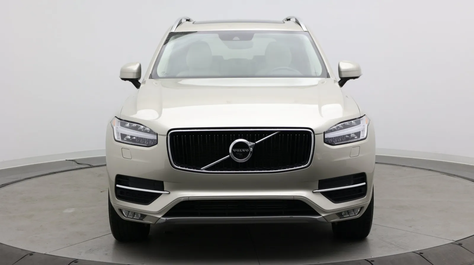 Volvo XC90 photo 2