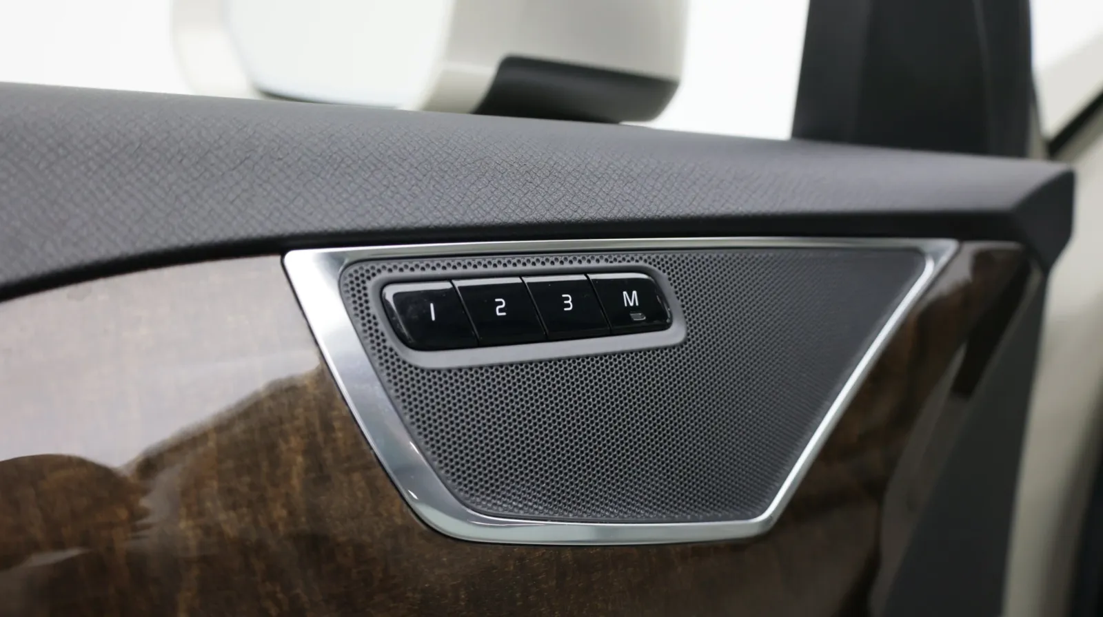 Volvo XC90 photo 12