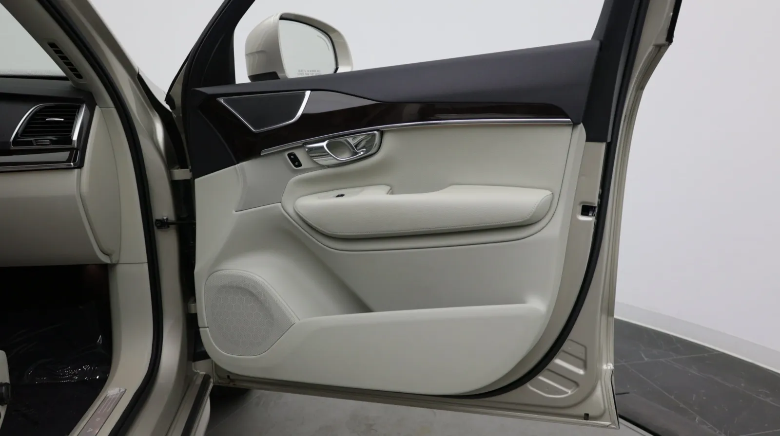 Volvo XC90 photo 35