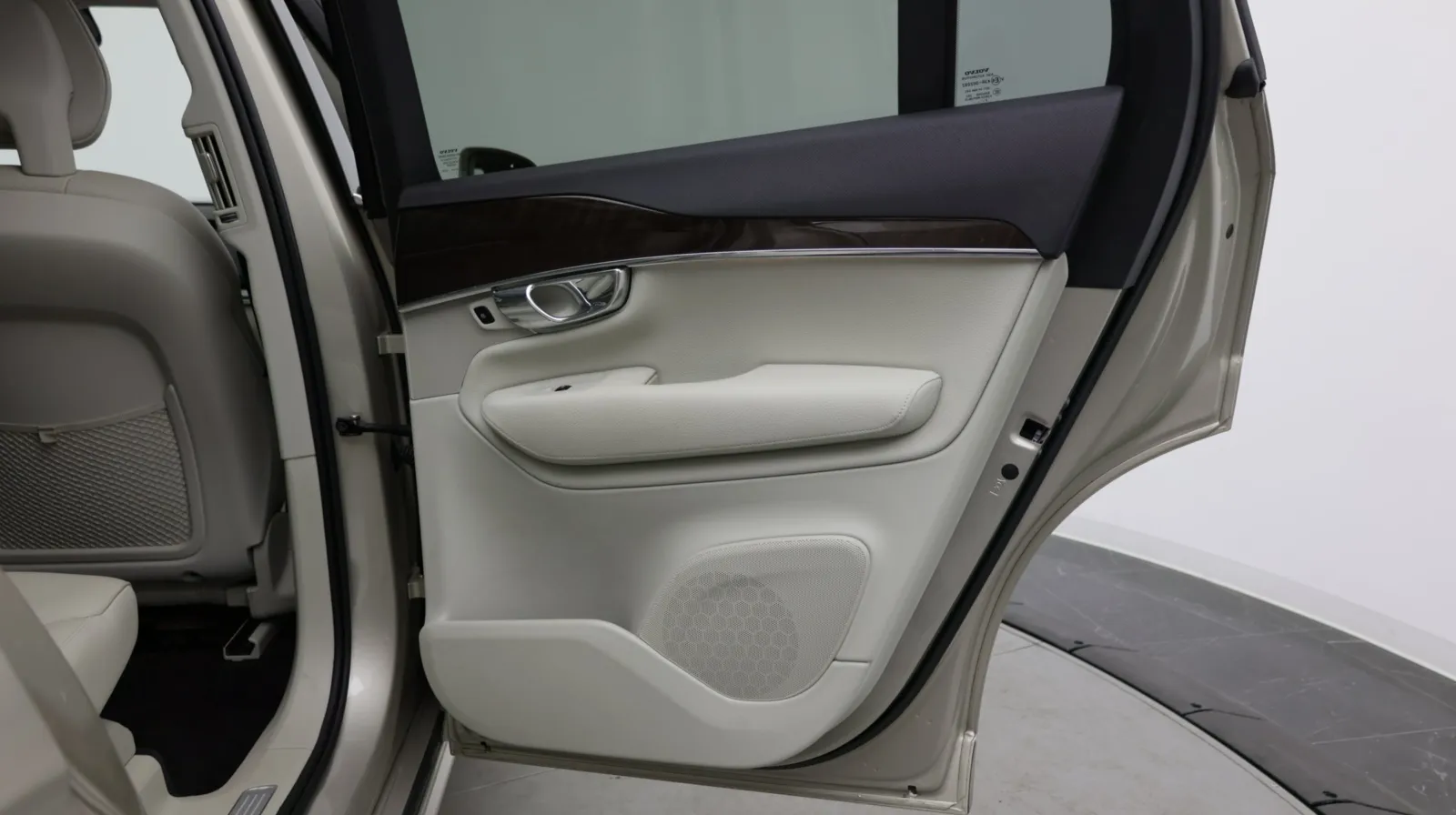 Volvo XC90 photo 33