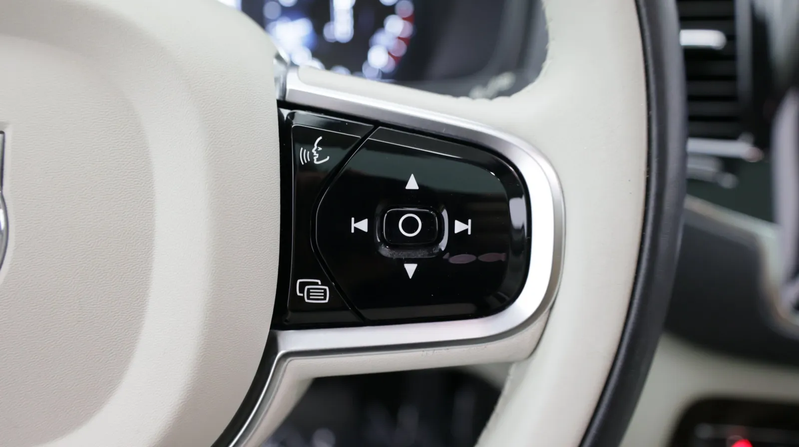 Volvo XC90 photo 19