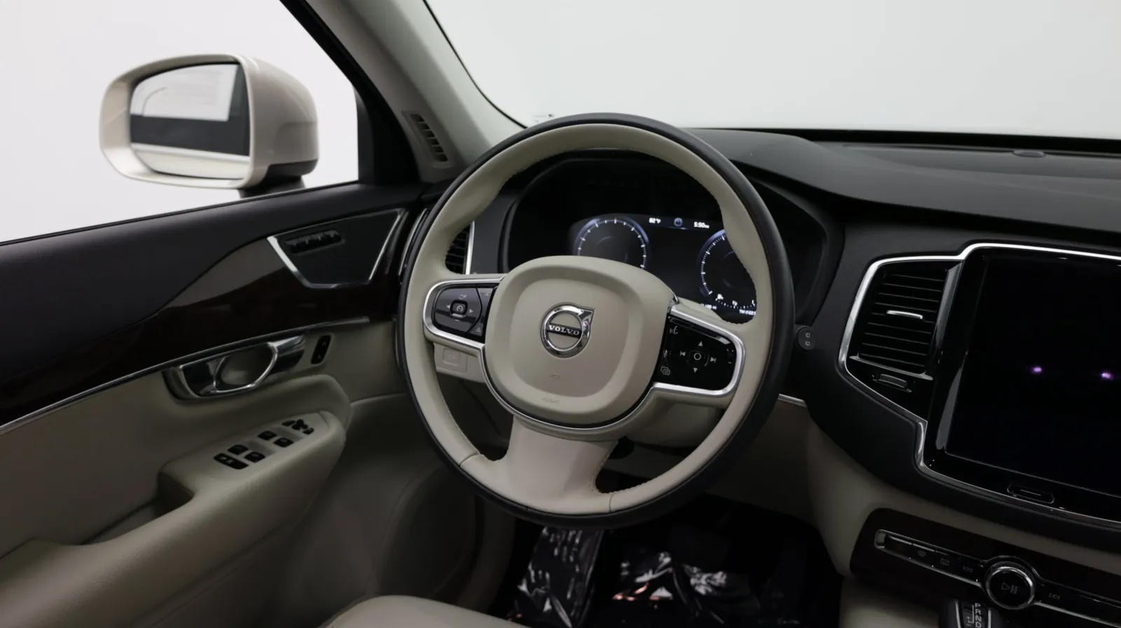 Volvo XC90 photo 27