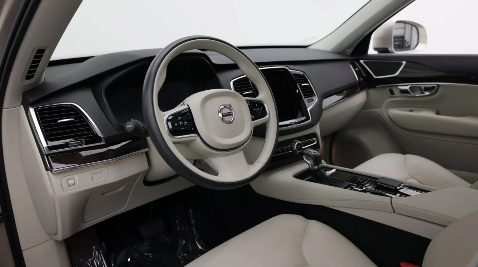 Volvo XC90 photo 10