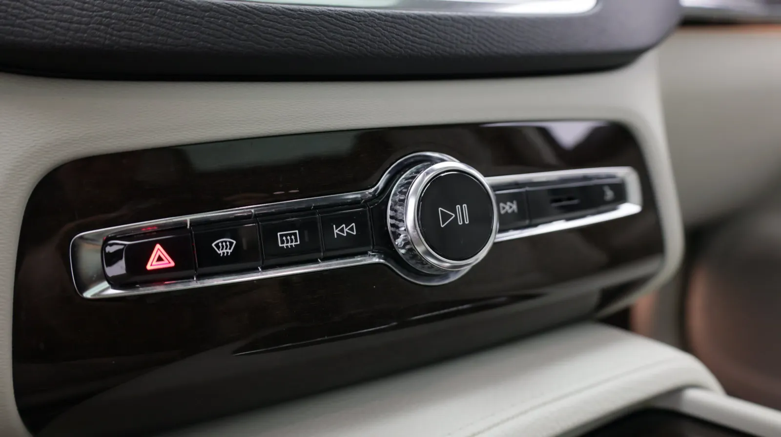 Volvo XC90 photo 16