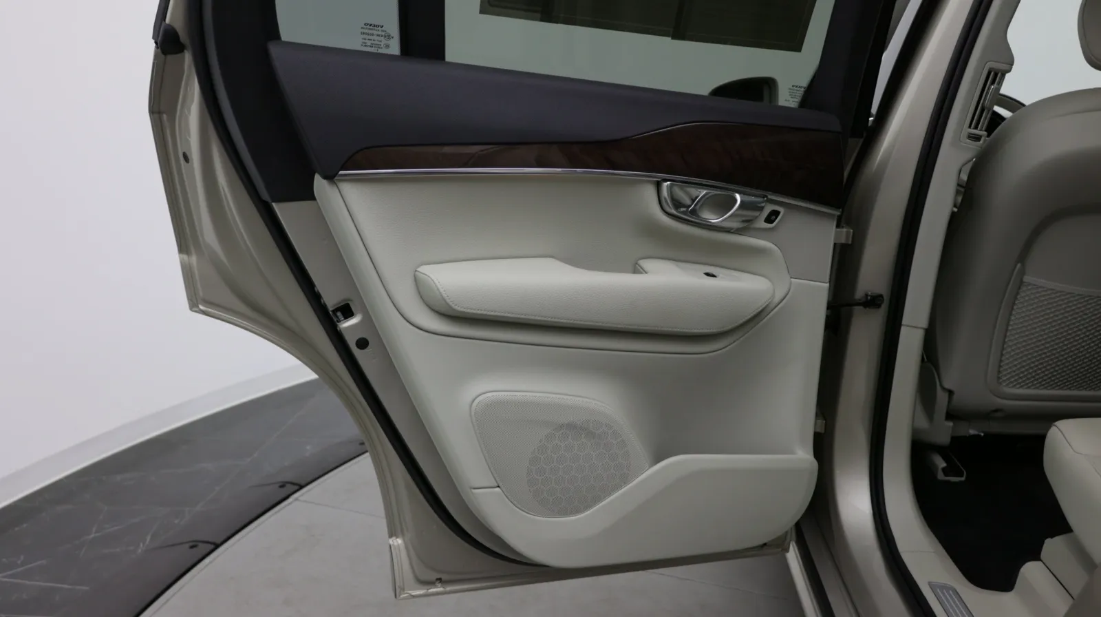 Volvo XC90 photo 24