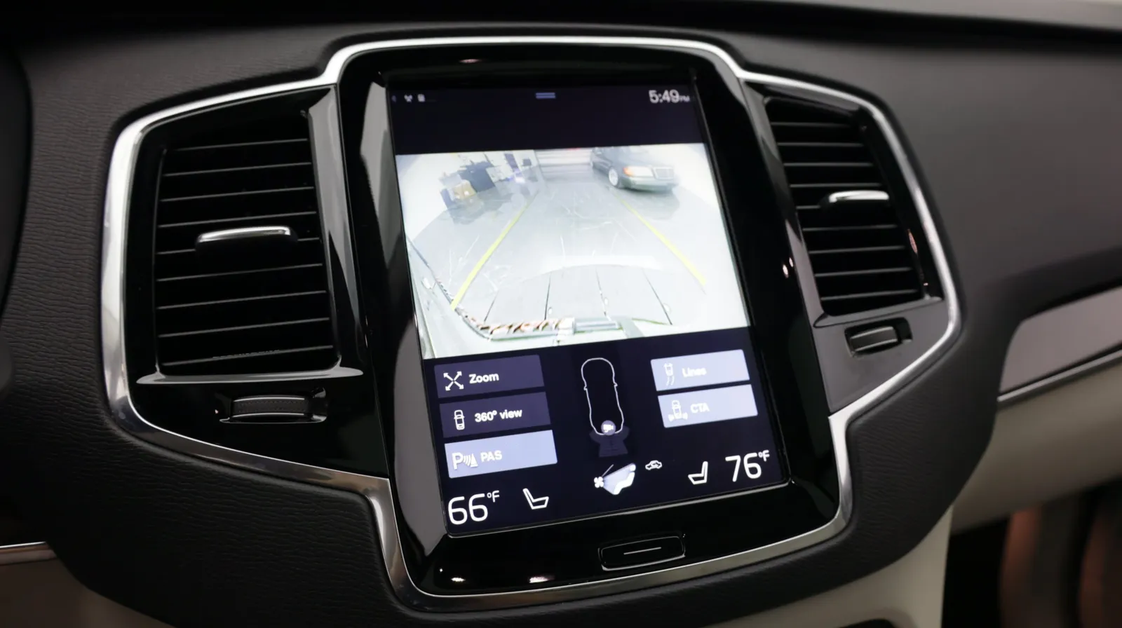 Volvo XC90 photo 17