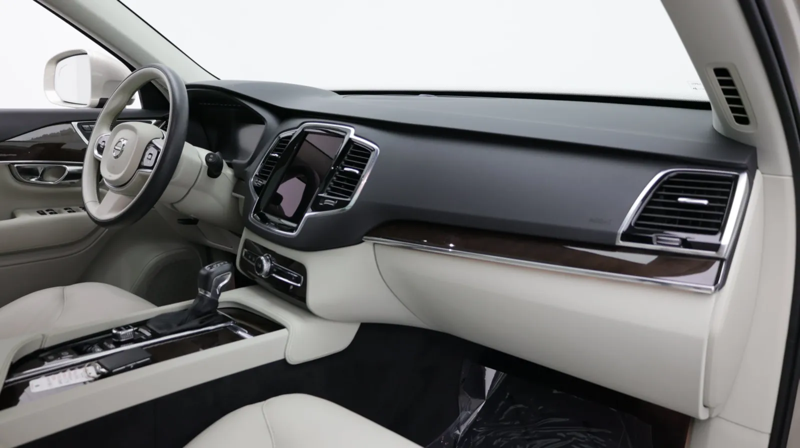 Volvo XC90 photo 38