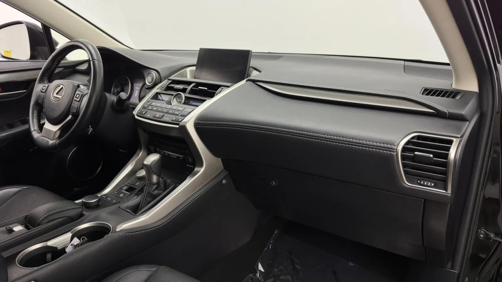 Lexus NX photo 39