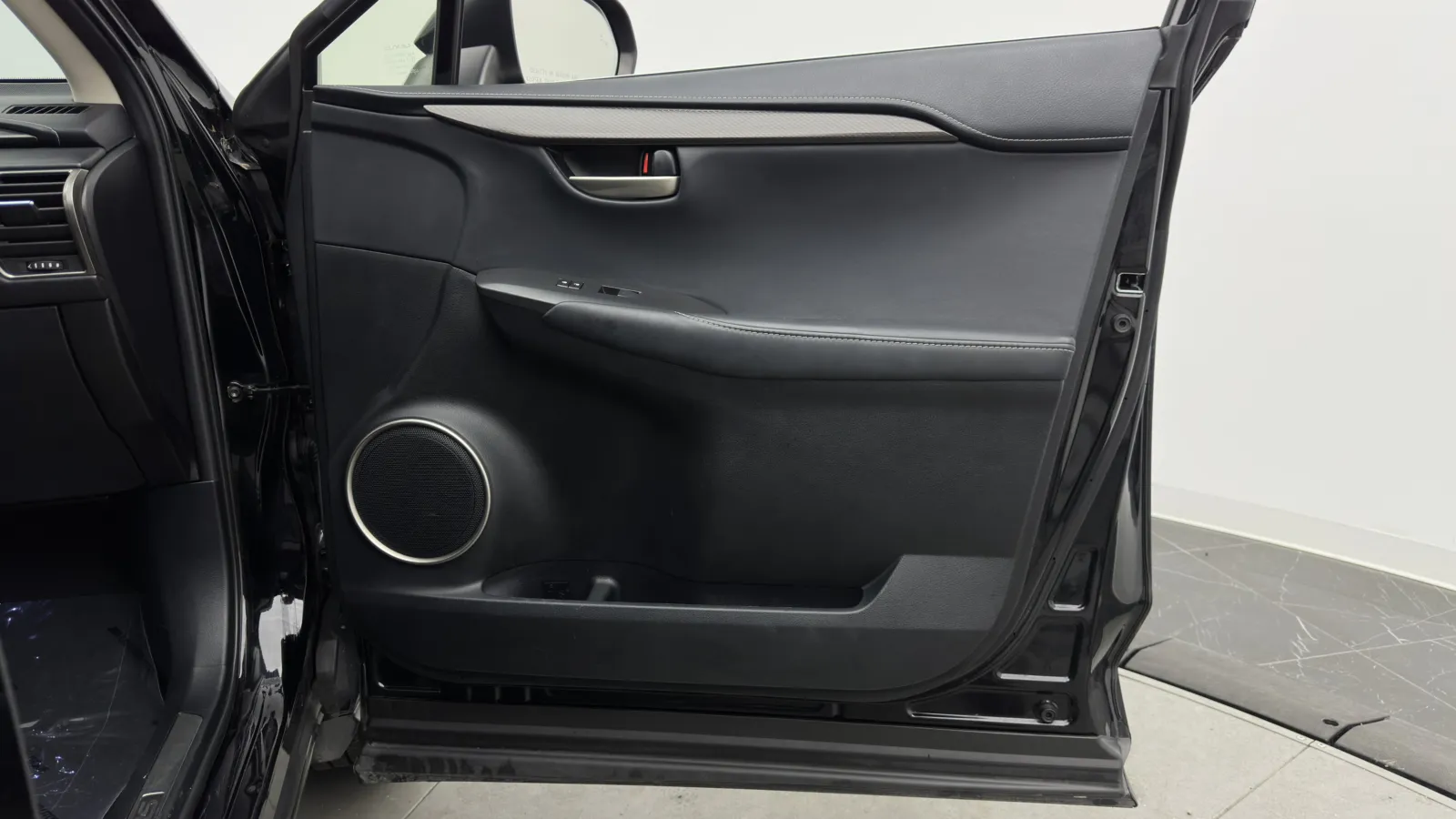Lexus NX photo 36
