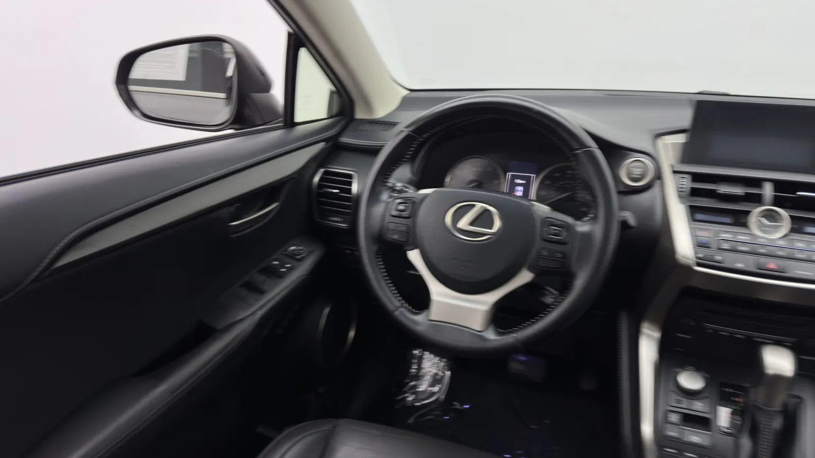 Lexus NX photo 29
