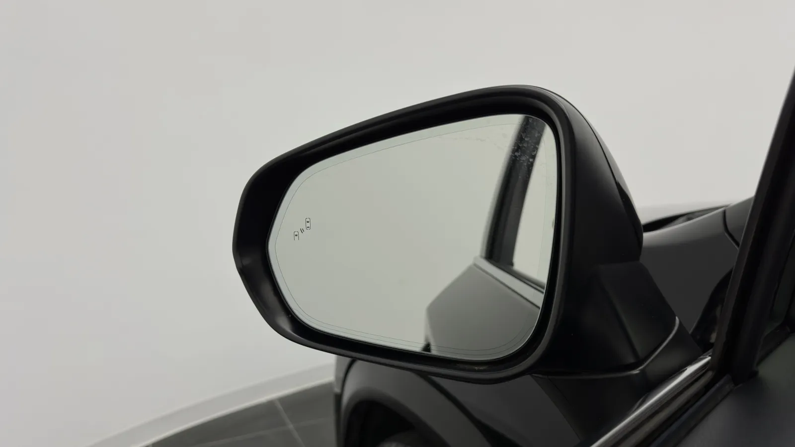 Lexus NX photo 14