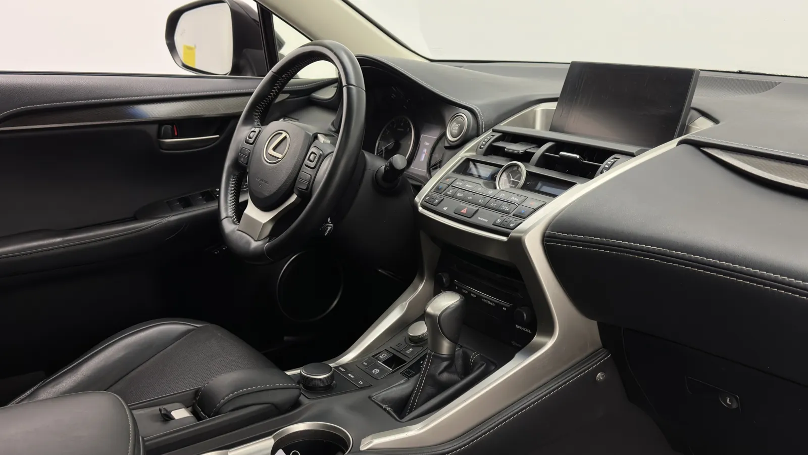 Lexus NX photo 37