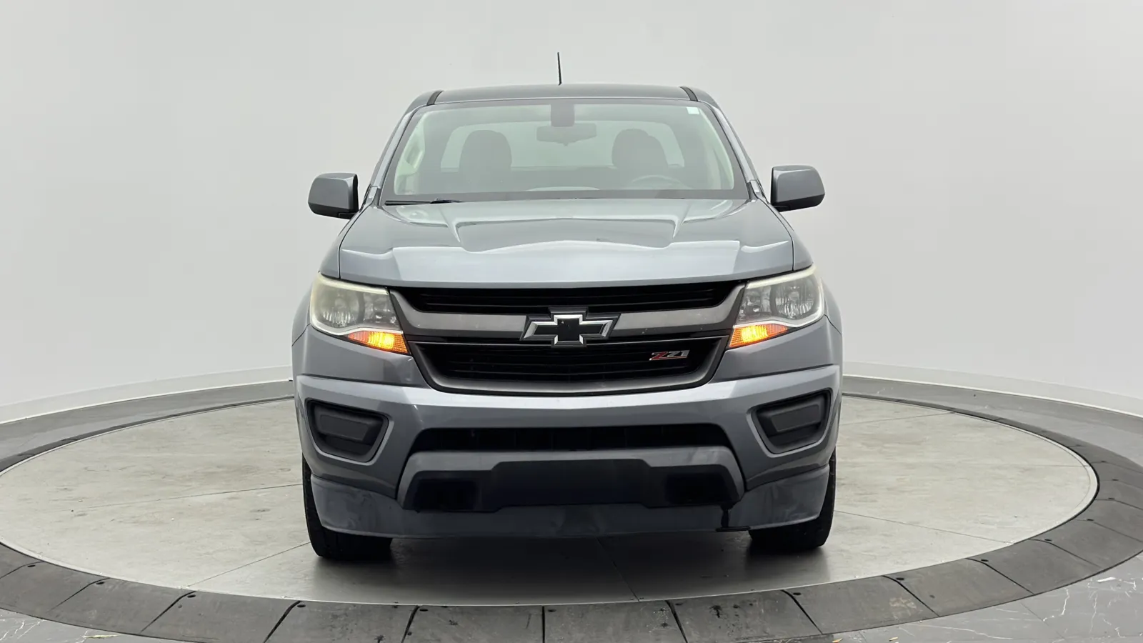 Chevrolet Colorado photo 2