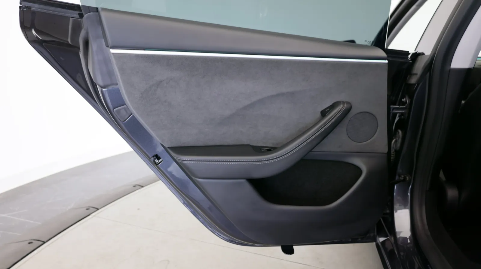 Tesla Model 3 photo 24