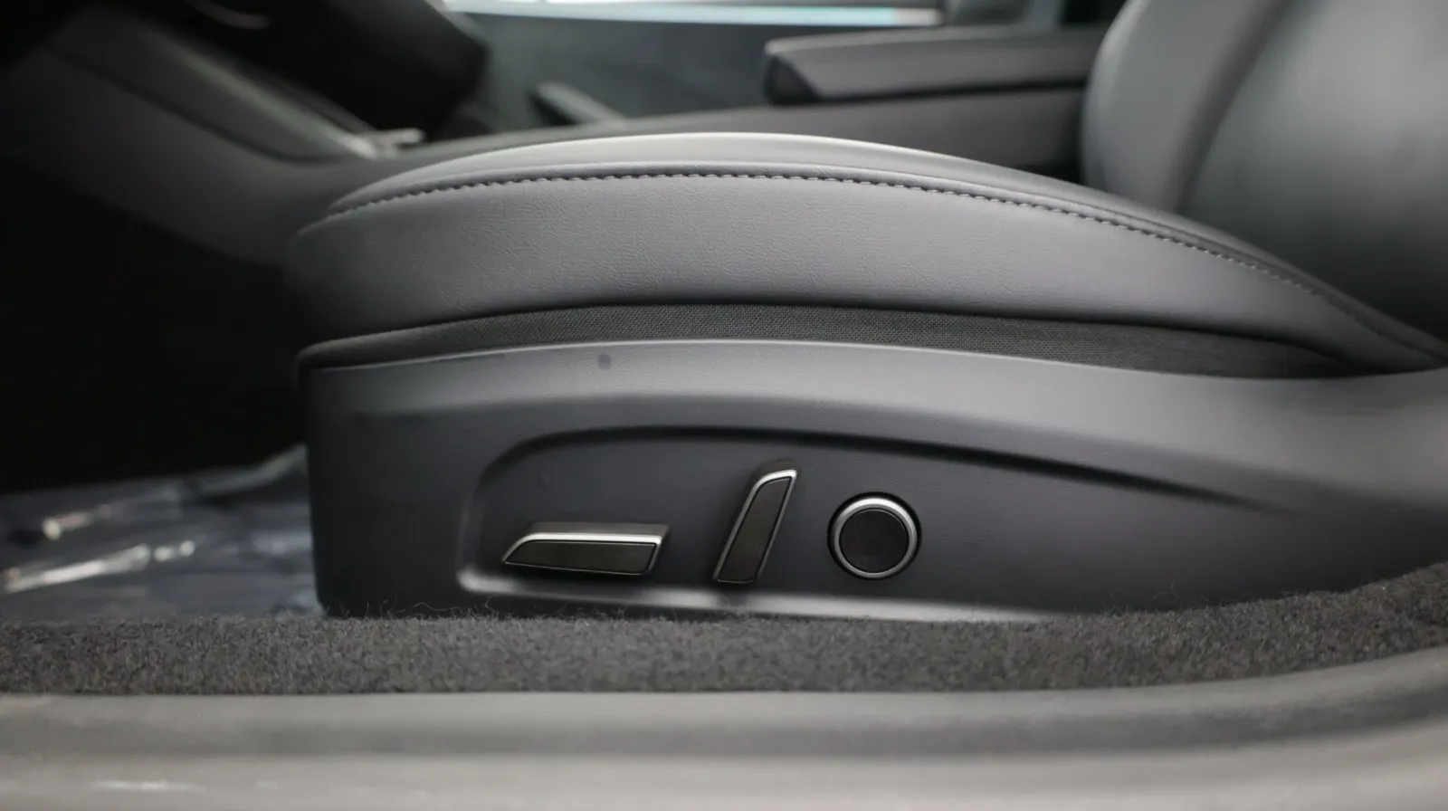 Tesla Model 3 photo 12