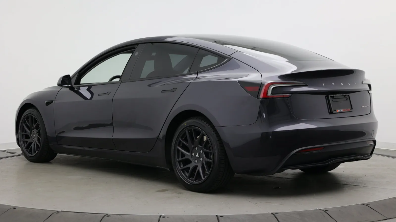Tesla Model 3 photo 4