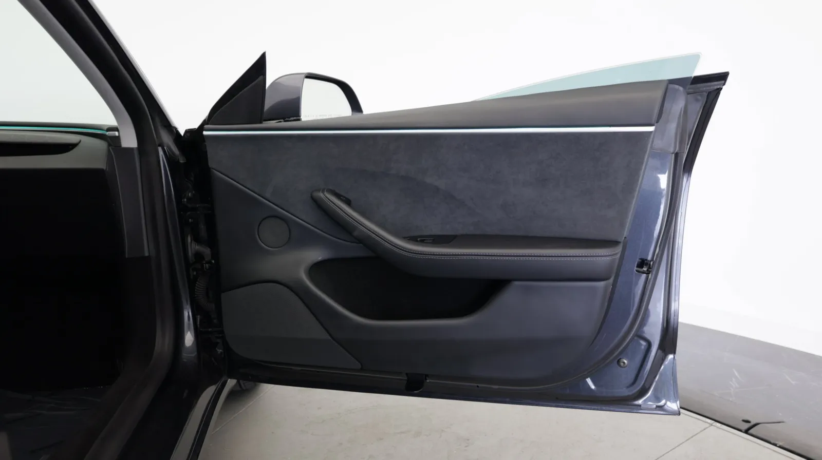 Tesla Model 3 photo 34
