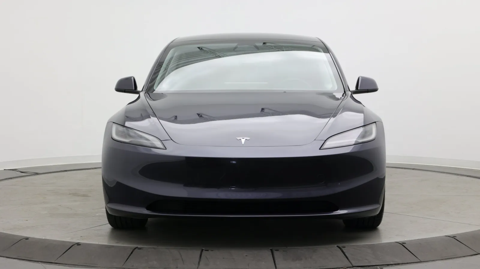 Tesla Model 3 photo 2