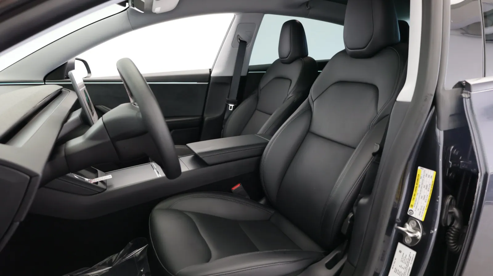 Tesla Model 3 photo 13