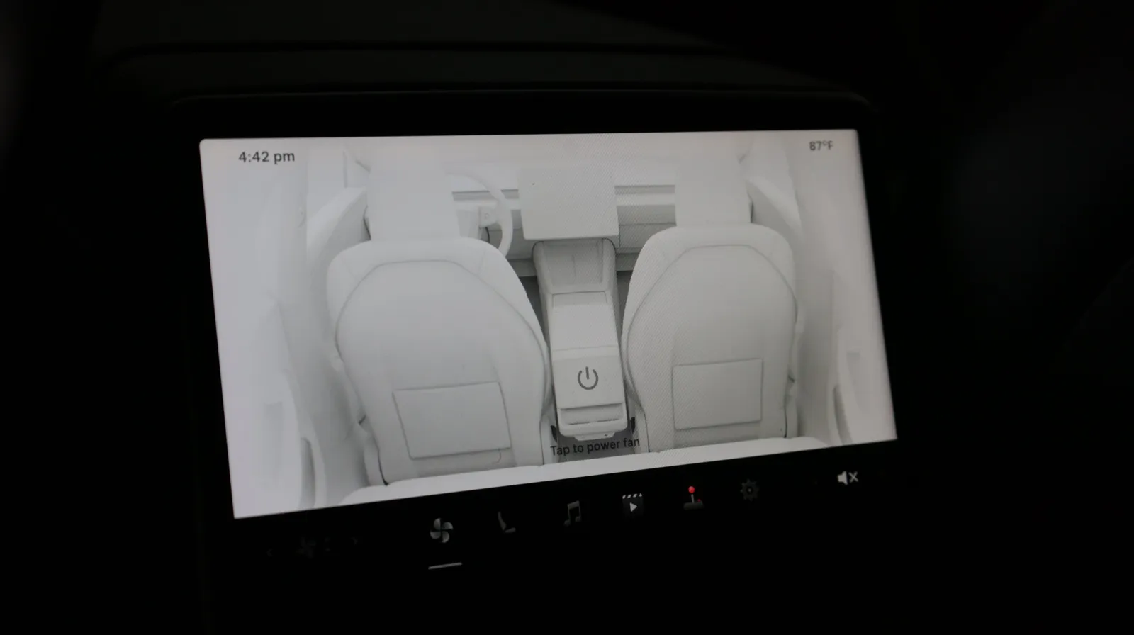 Tesla Model 3 photo 25